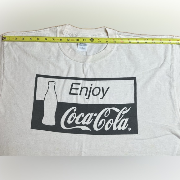 Vintage 2000s Enjoy Coca-Cola Black and White T-Shirt - Picture 6 of 8